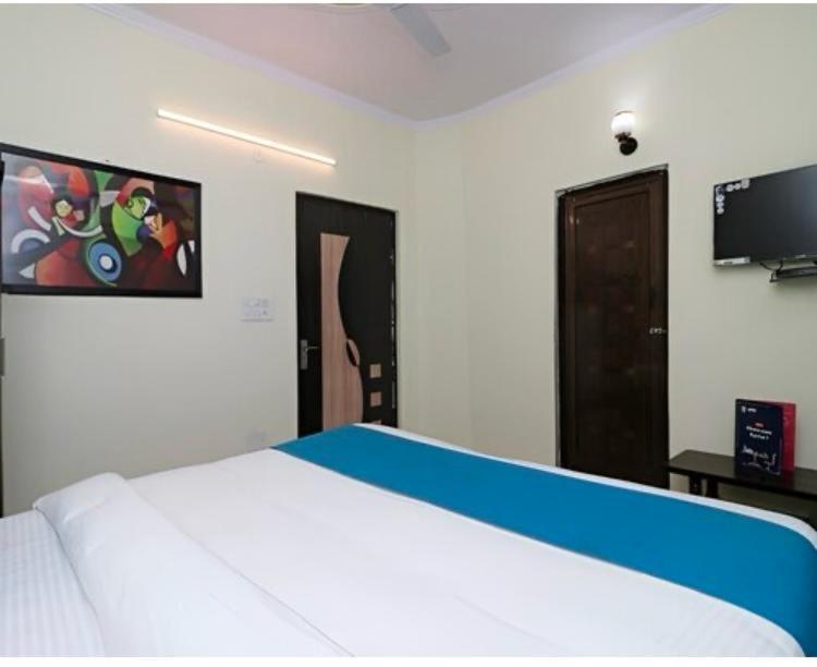 Hotel Aditya Residency Near Sector 63 Metro Station Noida Dış mekan fotoğraf