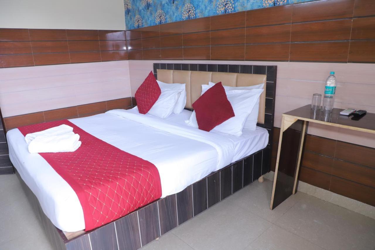 Hotel Aditya Residency Near Sector 63 Metro Station Noida Dış mekan fotoğraf
