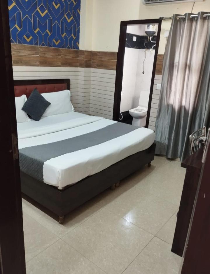 Hotel Aditya Residency Near Sector 63 Metro Station Noida Dış mekan fotoğraf