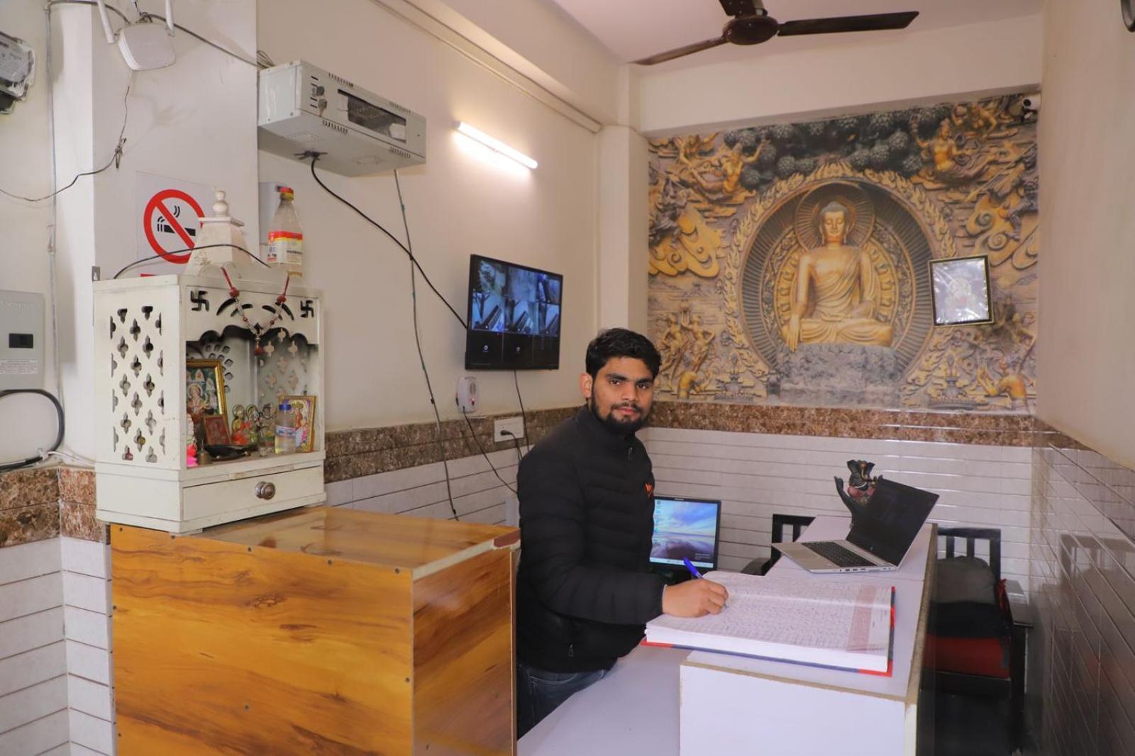 Hotel Aditya Residency Near Sector 63 Metro Station Noida Dış mekan fotoğraf